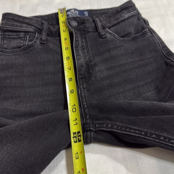 (Q3) HOLLISTER High-Rise Flare Classic Stretch Jeans, Size 24W, 31L - Picture 10 of 14